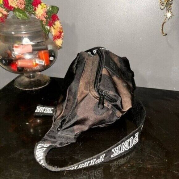 Victorias Secret Pink Camo Fanny Pack - Picture 4 of 5